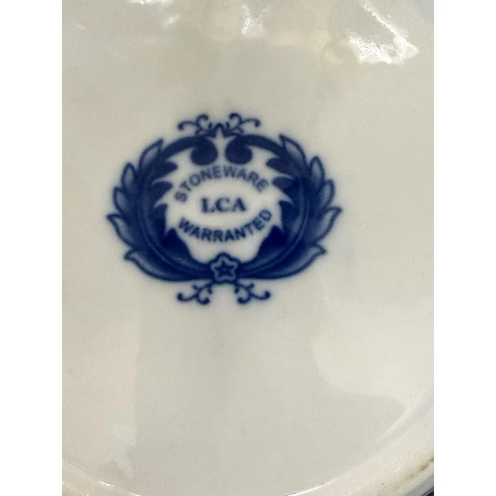 Blue and white pierced porcelain tureen or bowl & Lid traditional Chinese scene.